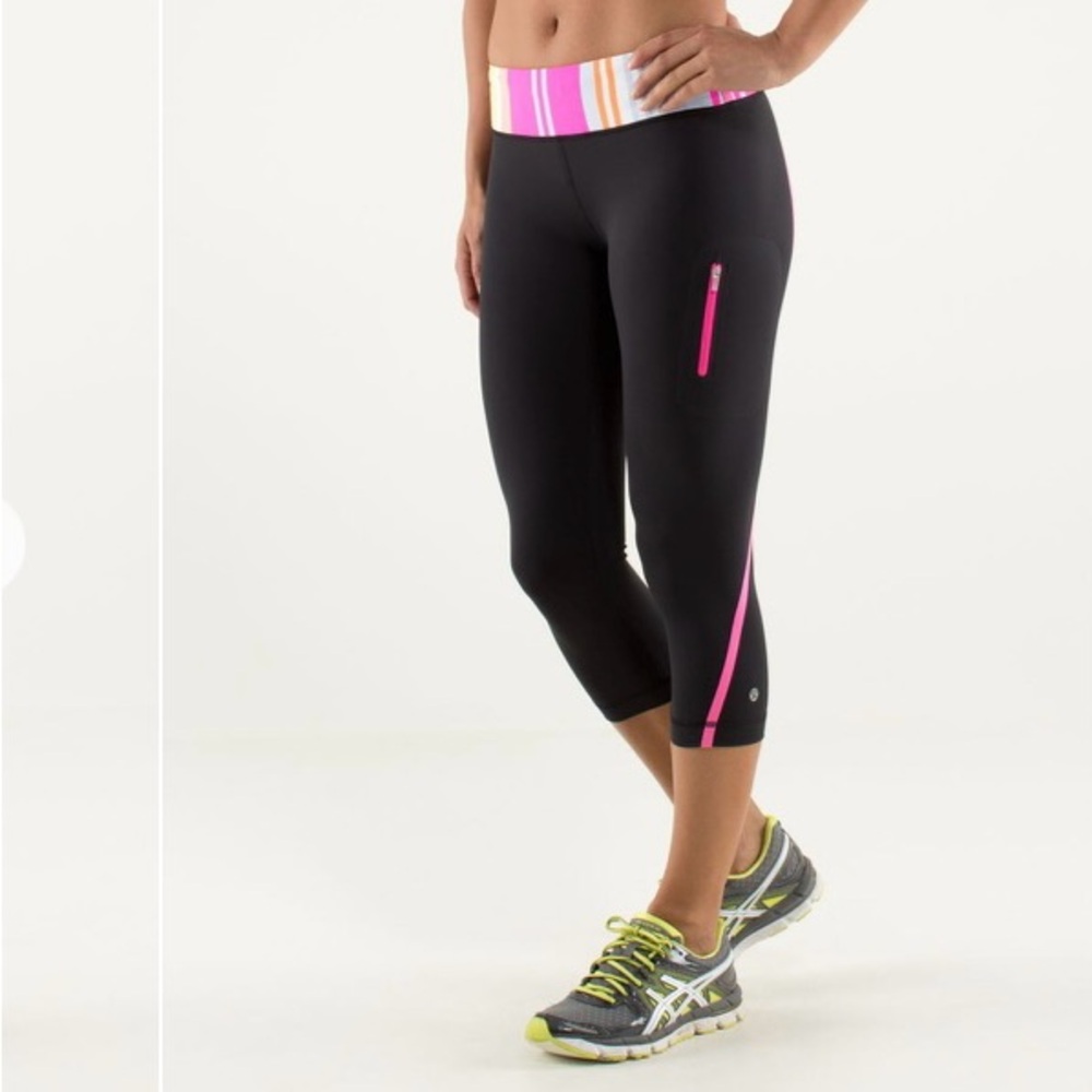 Lululemon Run Track Attack Crop
Black / Groovy Stripe Multi / Cool Breeze XS